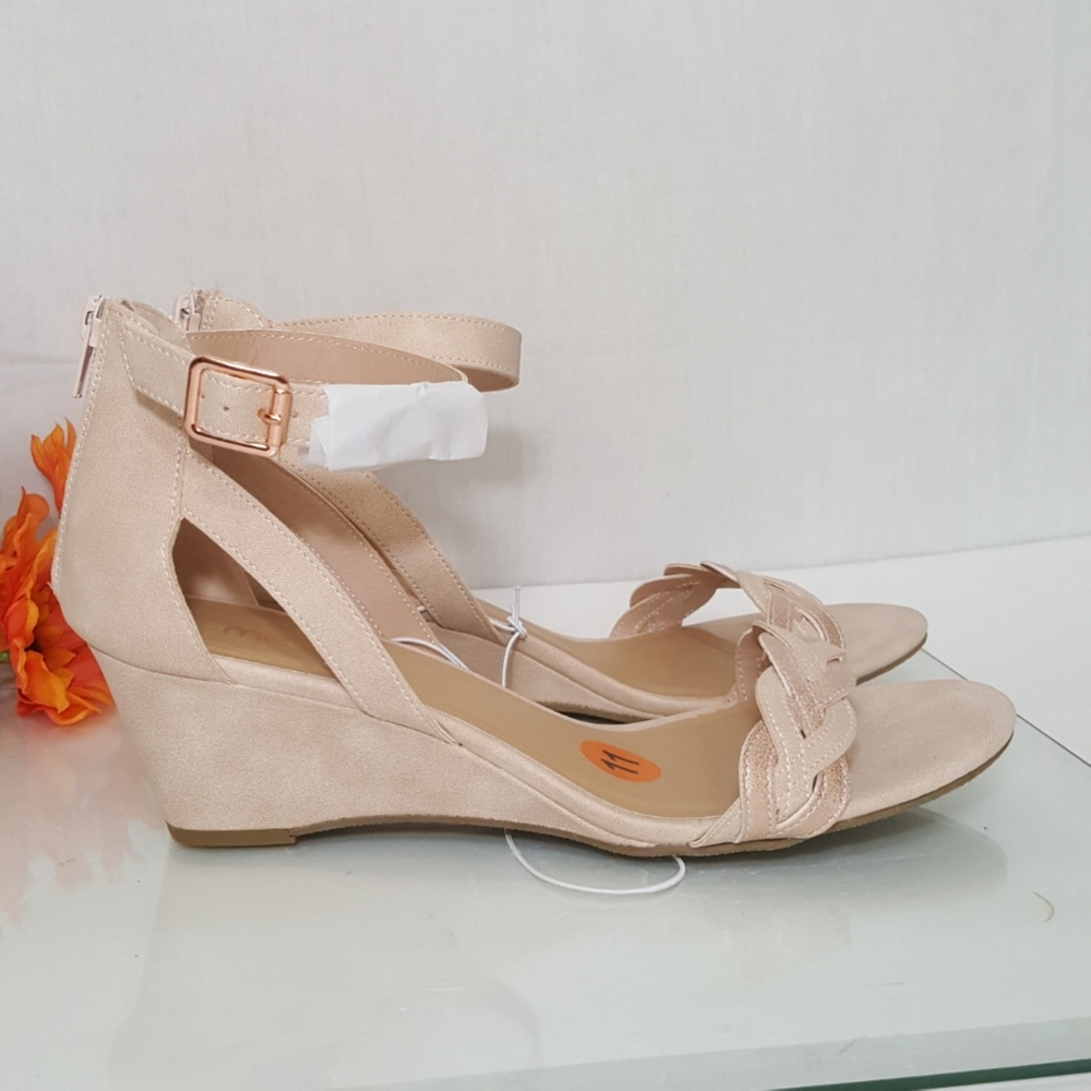 ME TOO sandals Sz 11